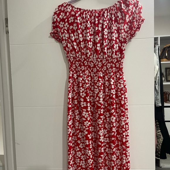 Chic Red Floral Midi Dress - Picture 1 of 5